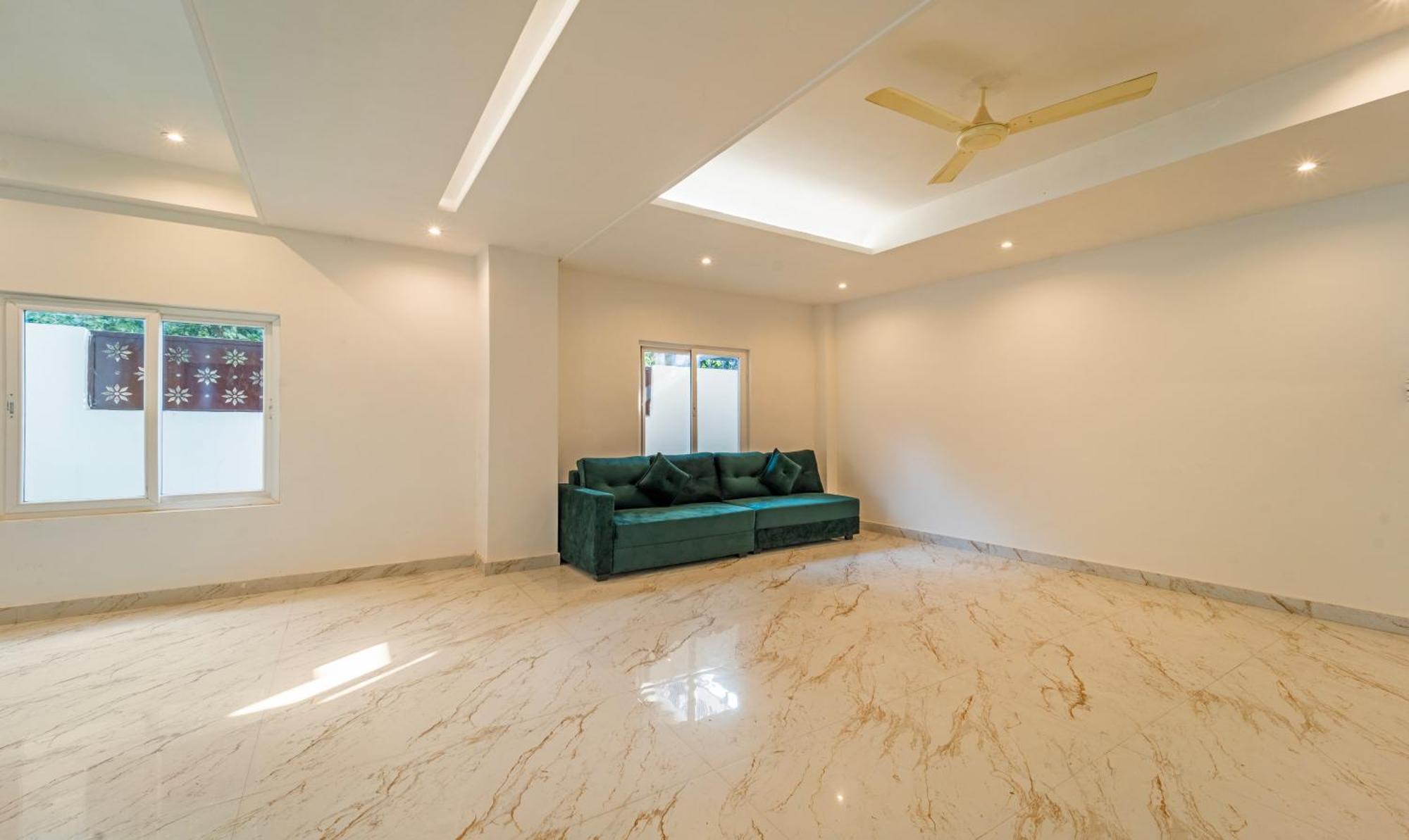 Treebo Raj Palace Varanasi Exterior photo