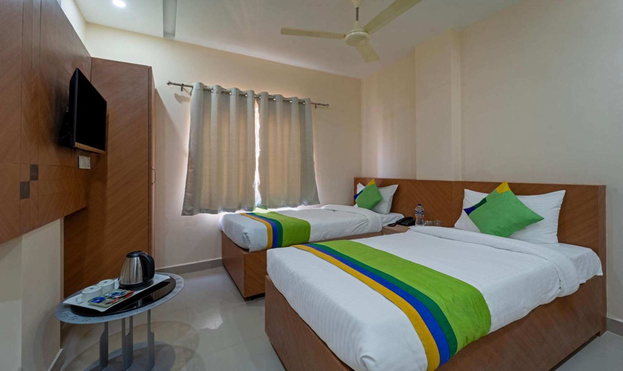 Treebo Raj Palace Varanasi Exterior photo