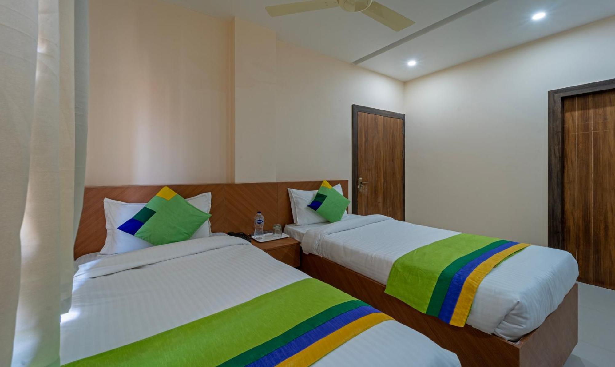Treebo Raj Palace Varanasi Exterior photo